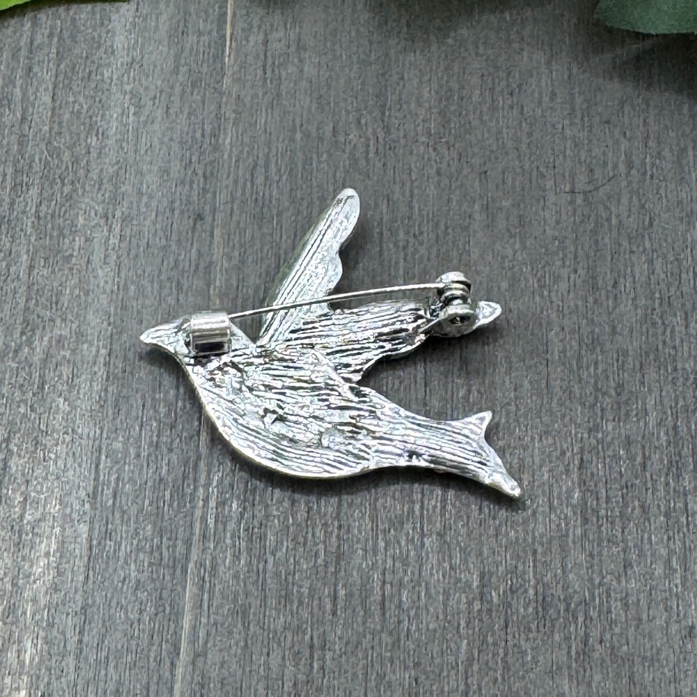 🌻 3/$25 Elegant Flying Blue Bird Brooch - Picture 3 of 5